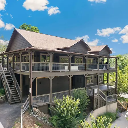 Er74 - Gerrald'S Chalet - Great Location, Close To All The Action! Cabin